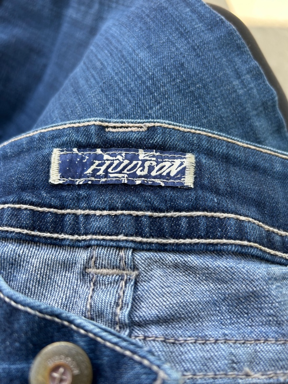 Women’s Blue Denim Jeans - Classic Mid Wash Inseam 31 - Picture 2 of 4